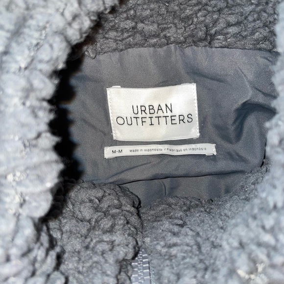 Urban Outfitters Gray Puffer Jacket - Picture 2 of 3
